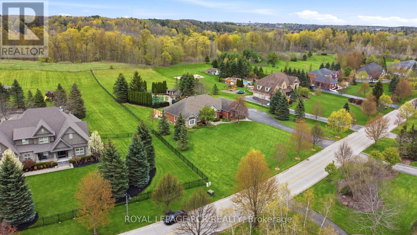22 BISHOP COURT, Halton Hills, Ontario