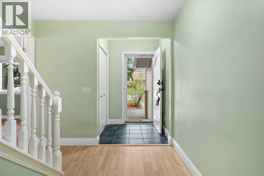 164 Sun Valley Drive Se, Calgary, Alberta  T2X 2C1 - Photo 2 - A2307742