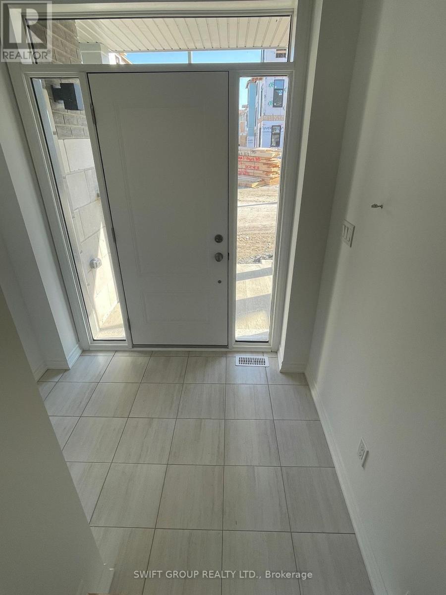 272 Okanagan Path, Oshawa, Ontario  L1H 0A7 - Photo 3 - E13131810