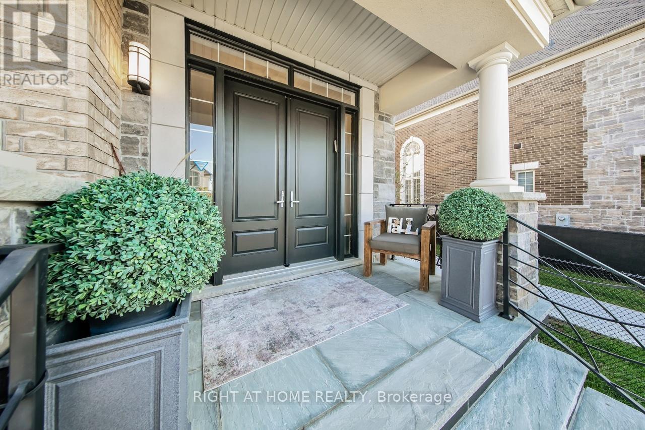 38 Menotti Drive, Richmond Hill, Ontario  L4E 1G6 - Photo 2 - N13131788