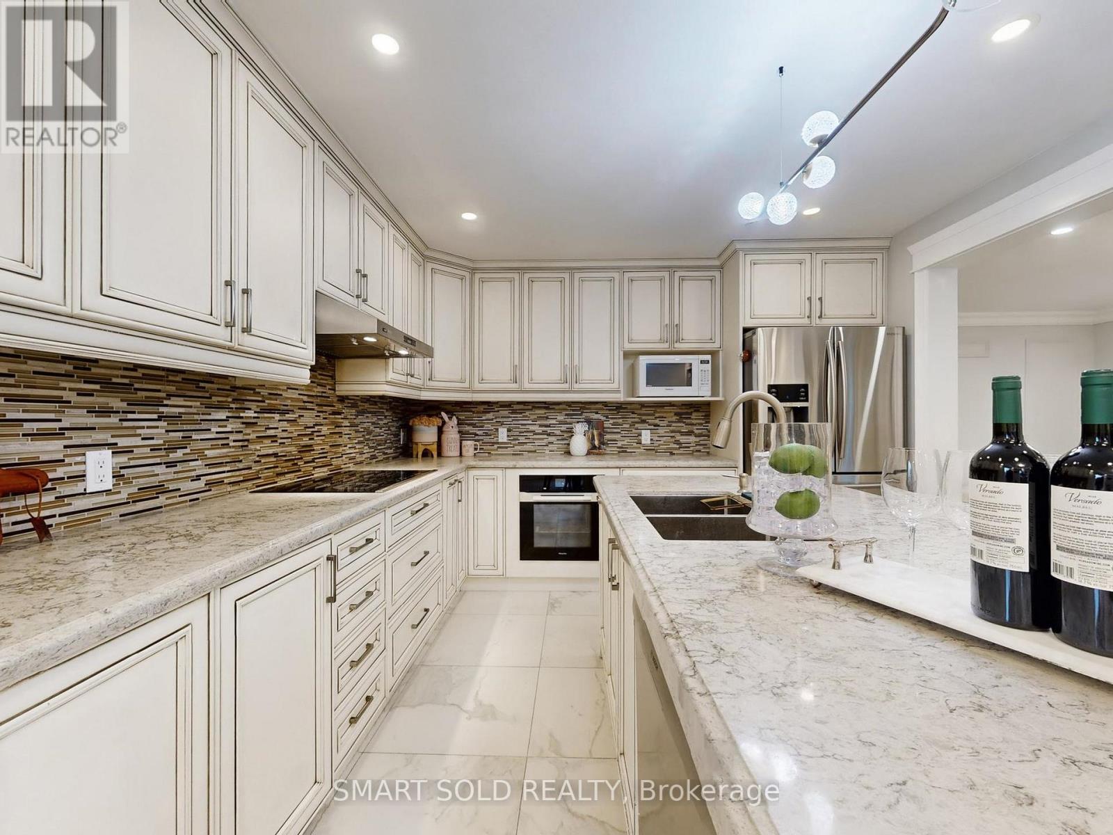 24 Normandy Crescent, Richmond Hill, Ontario  L4C 8L8 - Photo 11 - N13131790