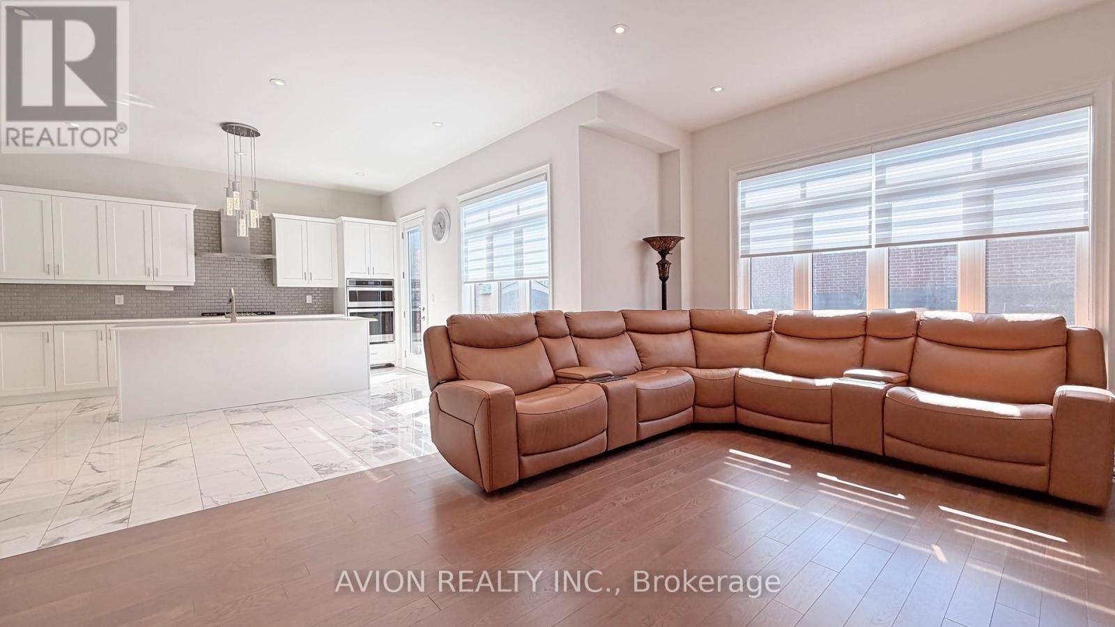76 Maple Fields Circle, Aurora, Ontario  L4G 3X6 - Photo 5 - N13131822