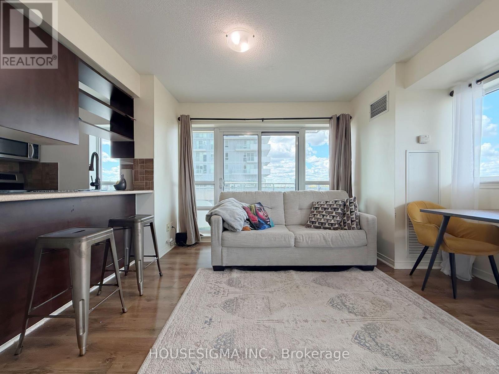 509 - 215 Queen Street E, Brampton, Ontario  L6W 0A9 - Photo 2 - W13131794