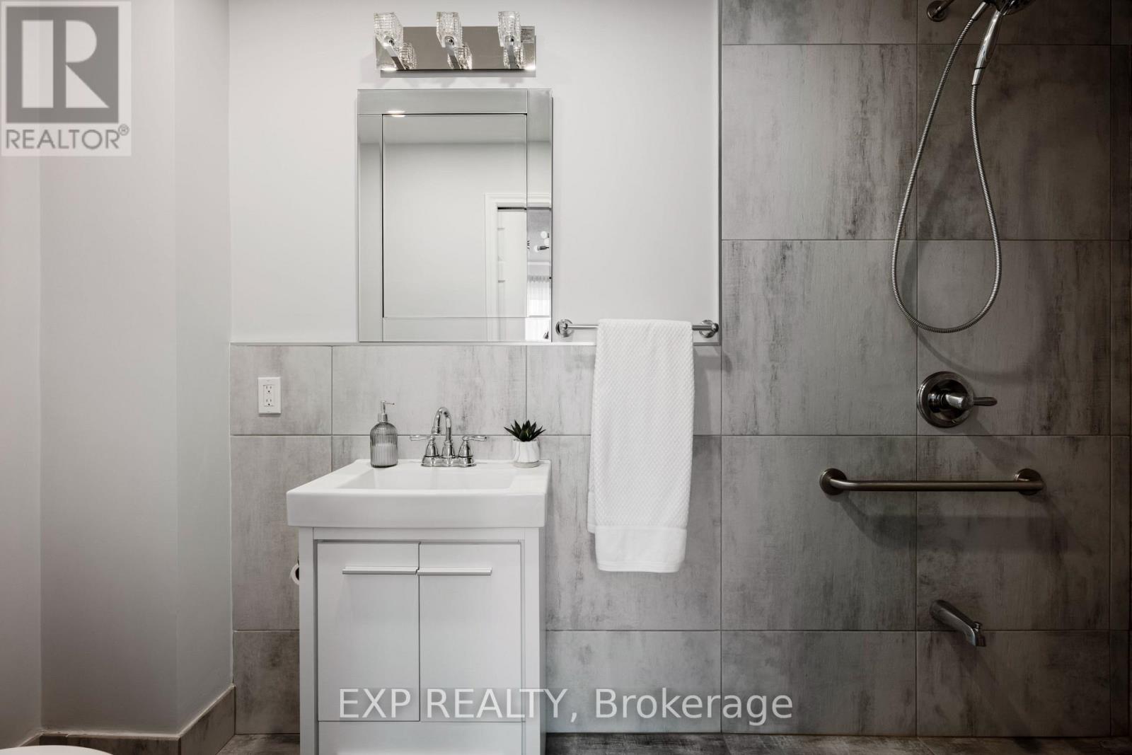 218 Kensington Place, Orangeville, Ontario  L9W 4G7 - Photo 10 - W13131814