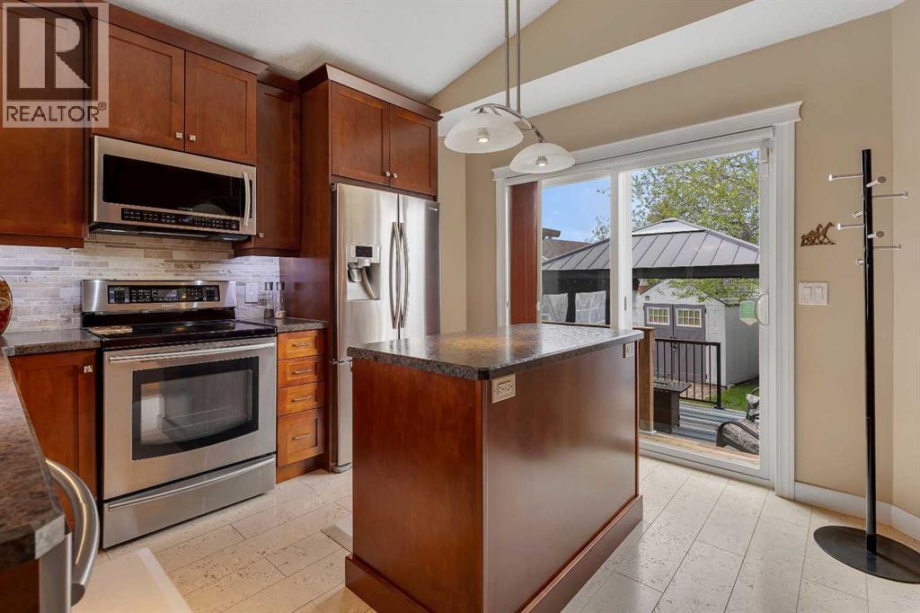 16371 Somercrest Street Sw, Calgary, Alberta  T2Y 3M6 - Photo 7 - A2310850