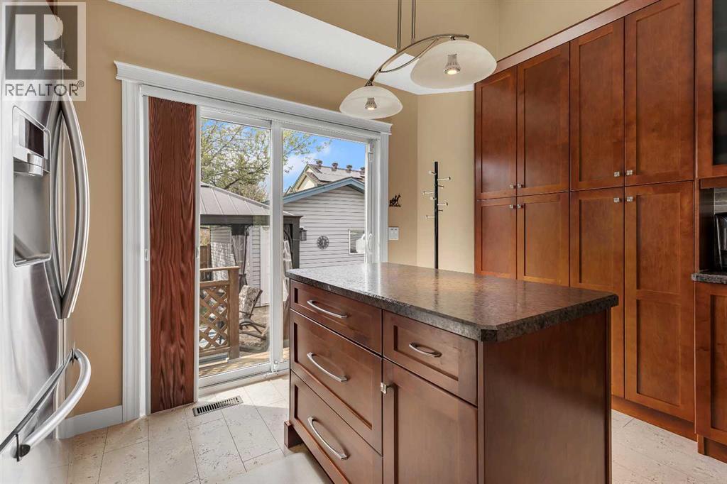 16371 Somercrest Street Sw, Calgary, Alberta  T2Y 3M6 - Photo 10 - A2310850