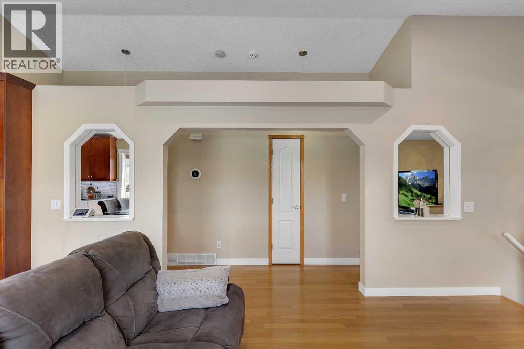 16371 Somercrest Street Sw, Calgary, Alberta  T2Y 3M6 - Photo 12 - A2310850