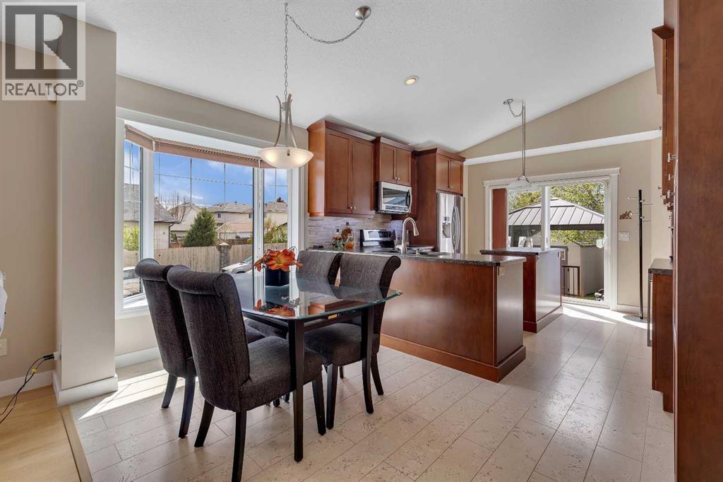 16371 Somercrest Street Sw, Calgary, Alberta  T2Y 3M6 - Photo 4 - A2310850