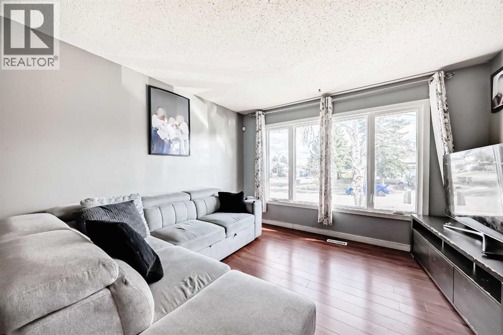 4 Fonda Crescent Se, Calgary, Alberta  T2A 5S6 - Photo 7 - A2308302