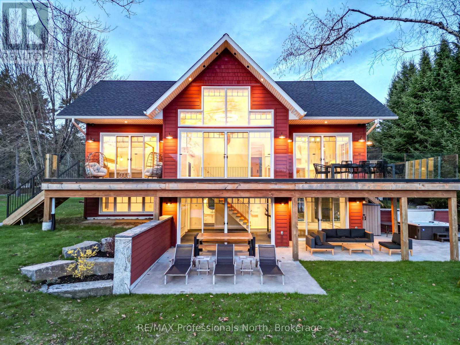 36 Beach Road, Huntsville (Stephenson), Ontario  P0B 1M0 - Photo 1 - X13131834