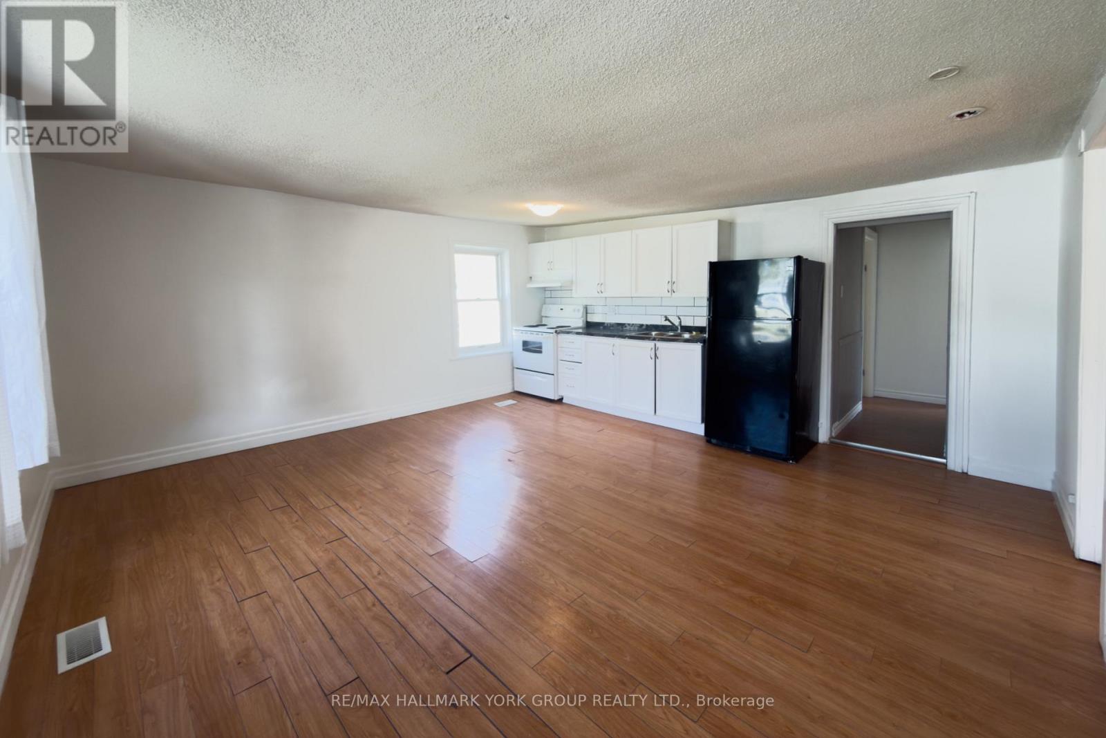 Main - 165 Anne Street S, Barrie, Ontario  L4N 2E4 - Photo 4 - S13120912