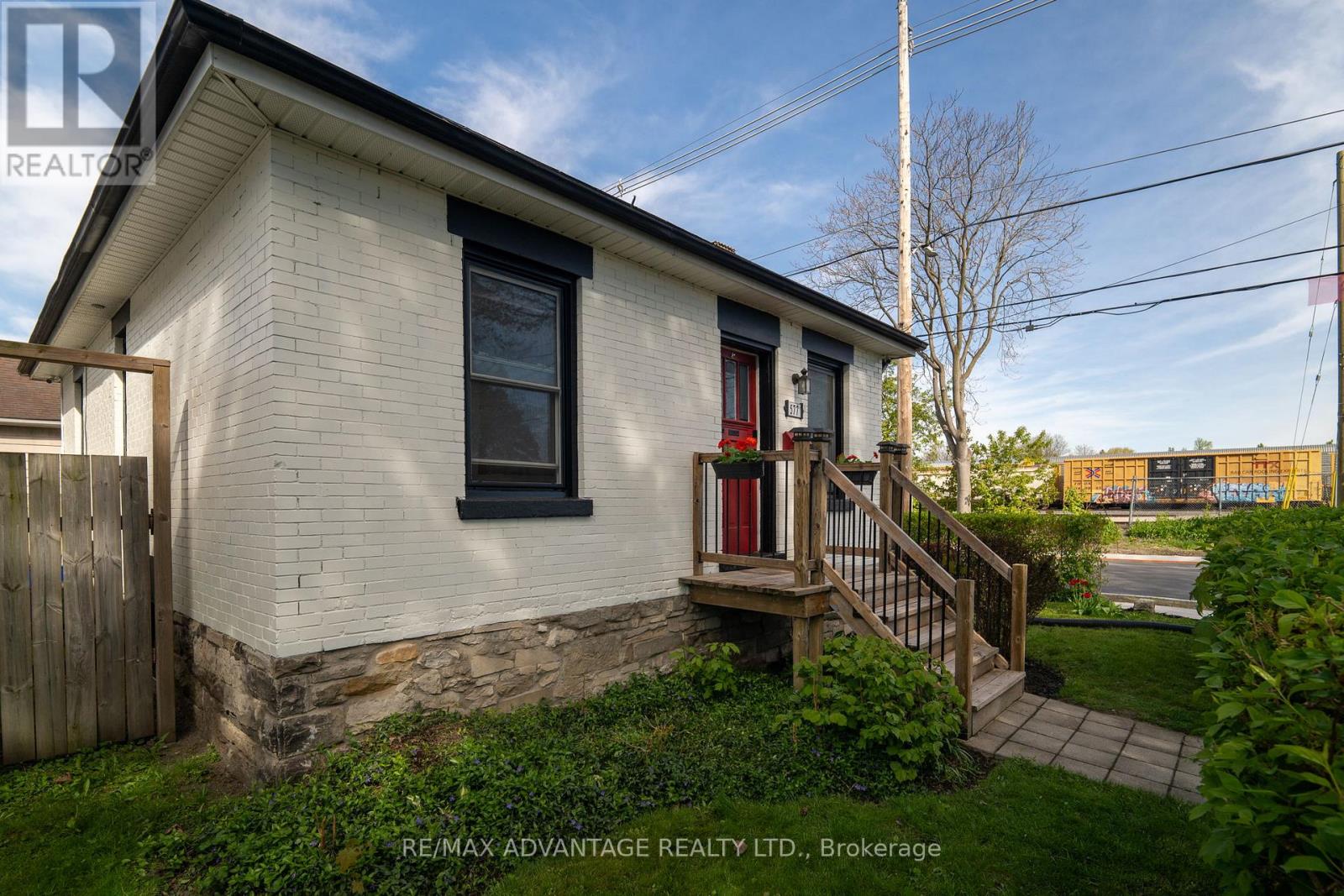 577 English Street, London East (East G), Ontario  N5W 3V5 - Photo 3 - X13131880