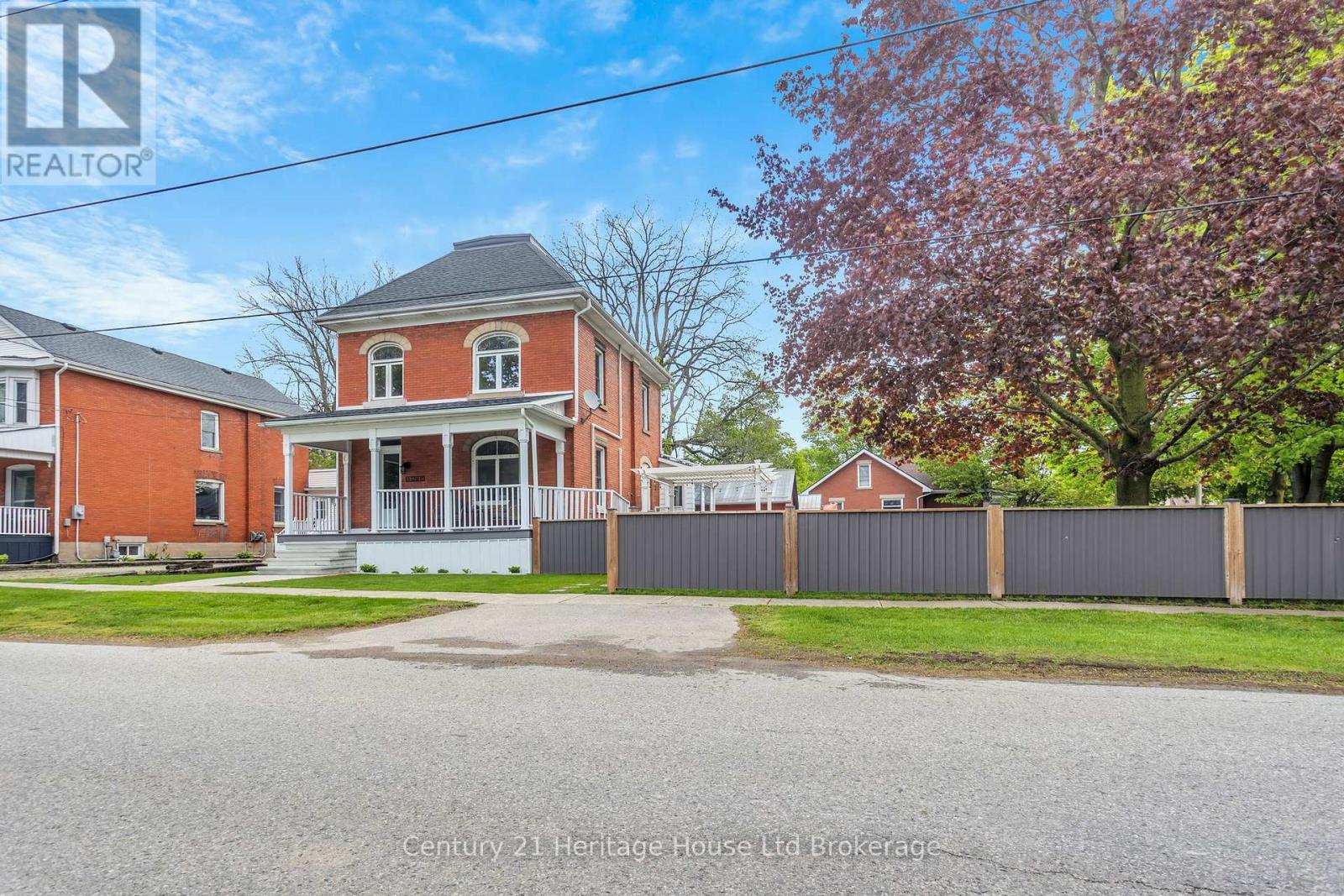 10 CLYDE STREET, Norwich, Ontario