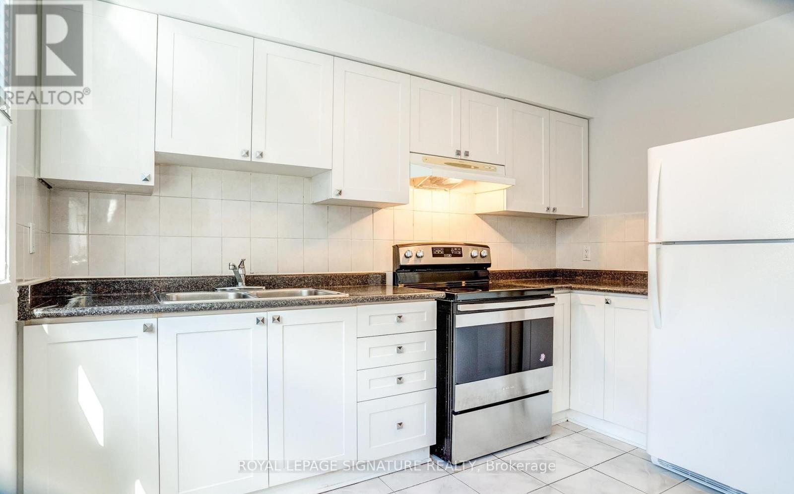 122 Purpledusk Trail, Toronto, Ontario  M1E 4E1 - Photo 4 - E13131912