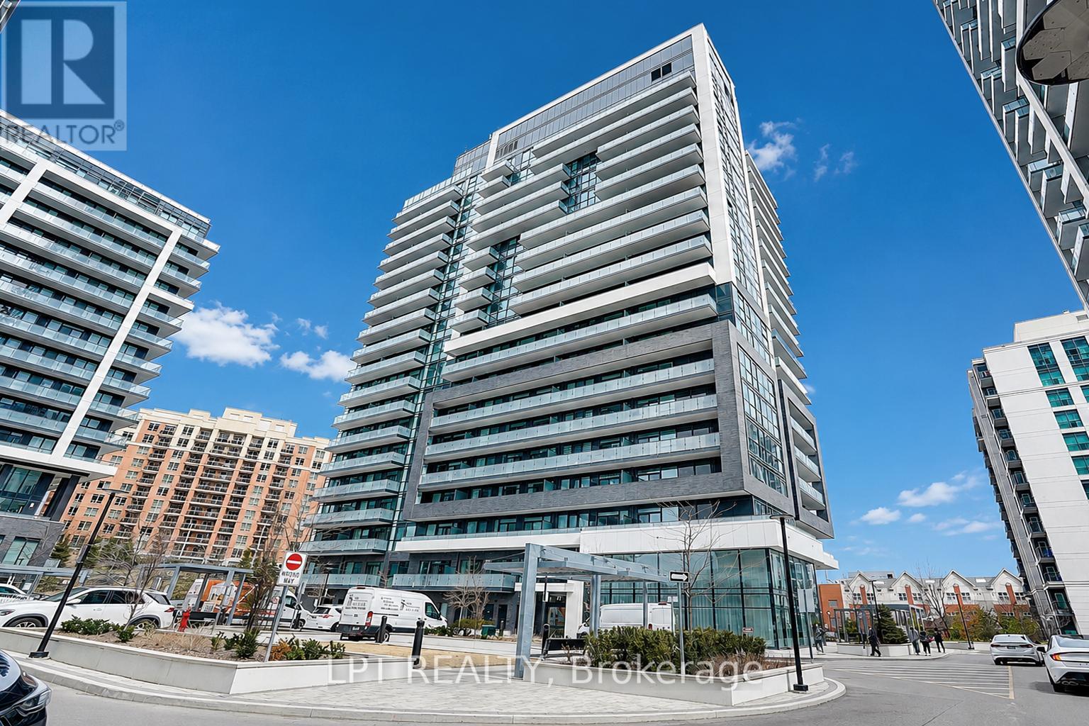 1601 - 75 Oneida Crescent, Richmond Hill, Ontario  L4B 0H3 - Photo 1 - N13131826