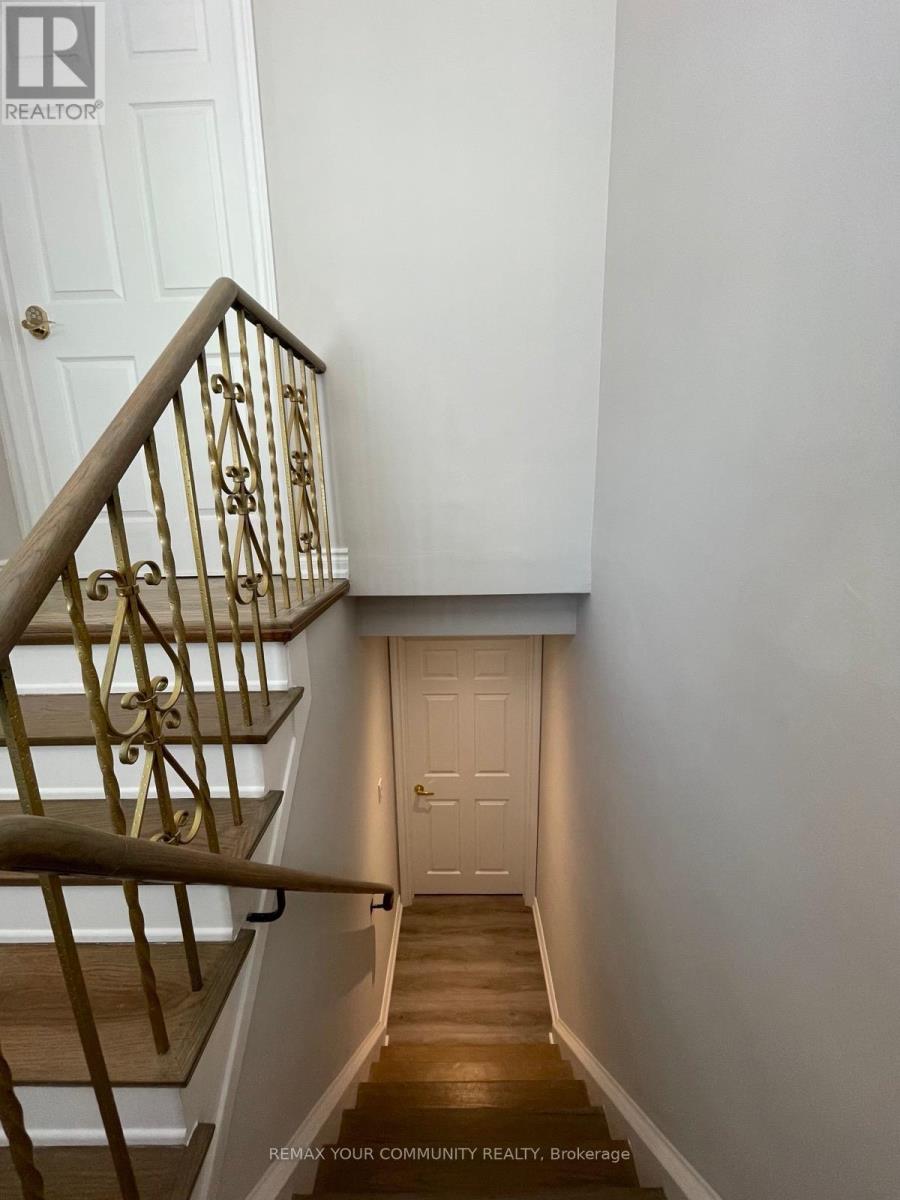 42 Aurora Heights Drive, Aurora, Ontario  L4G 2W7 - Photo 2 - N13131868