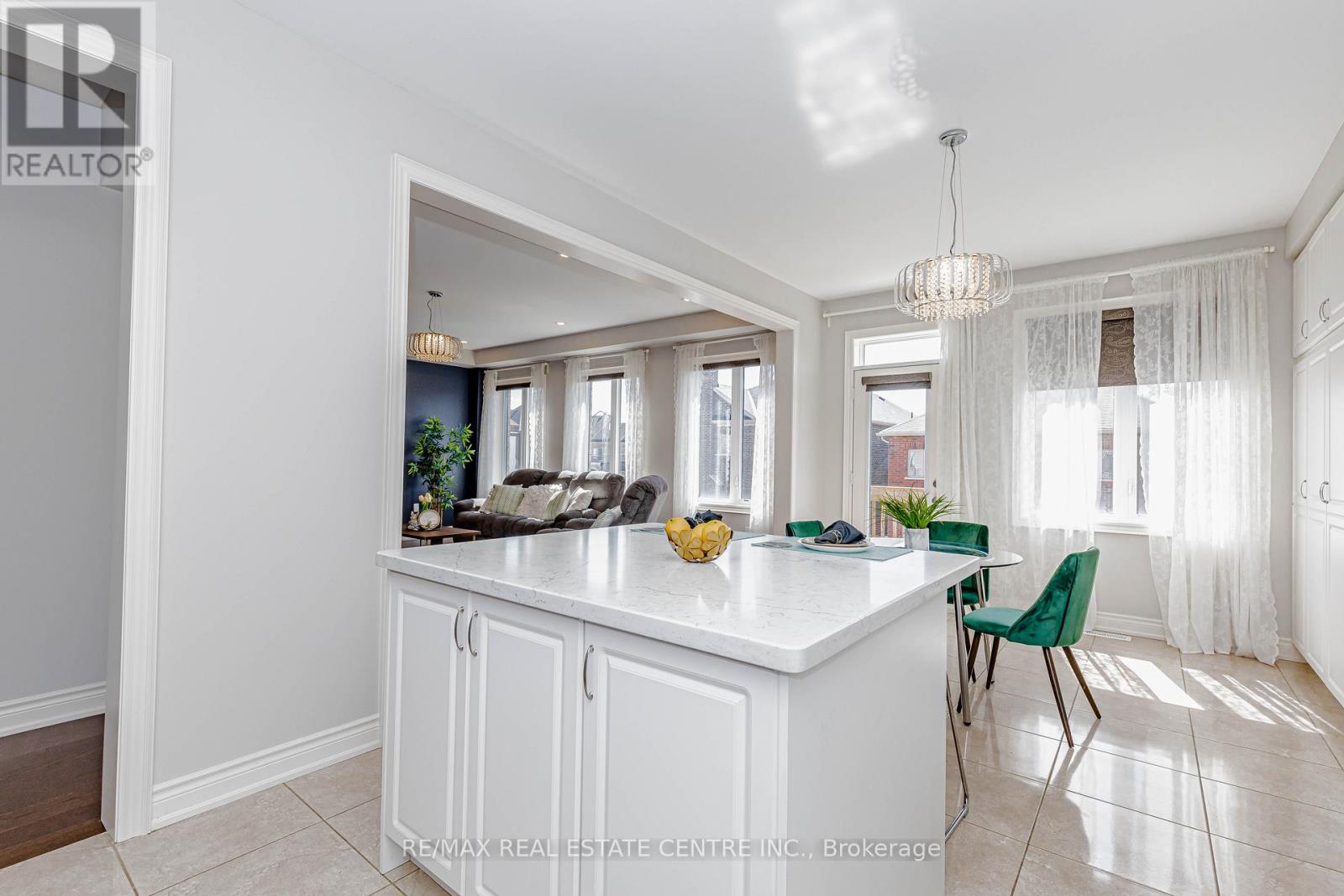 45 Carondale Square, East Gwillimbury, Ontario  L9N 0X6 - Photo 15 - N13131900