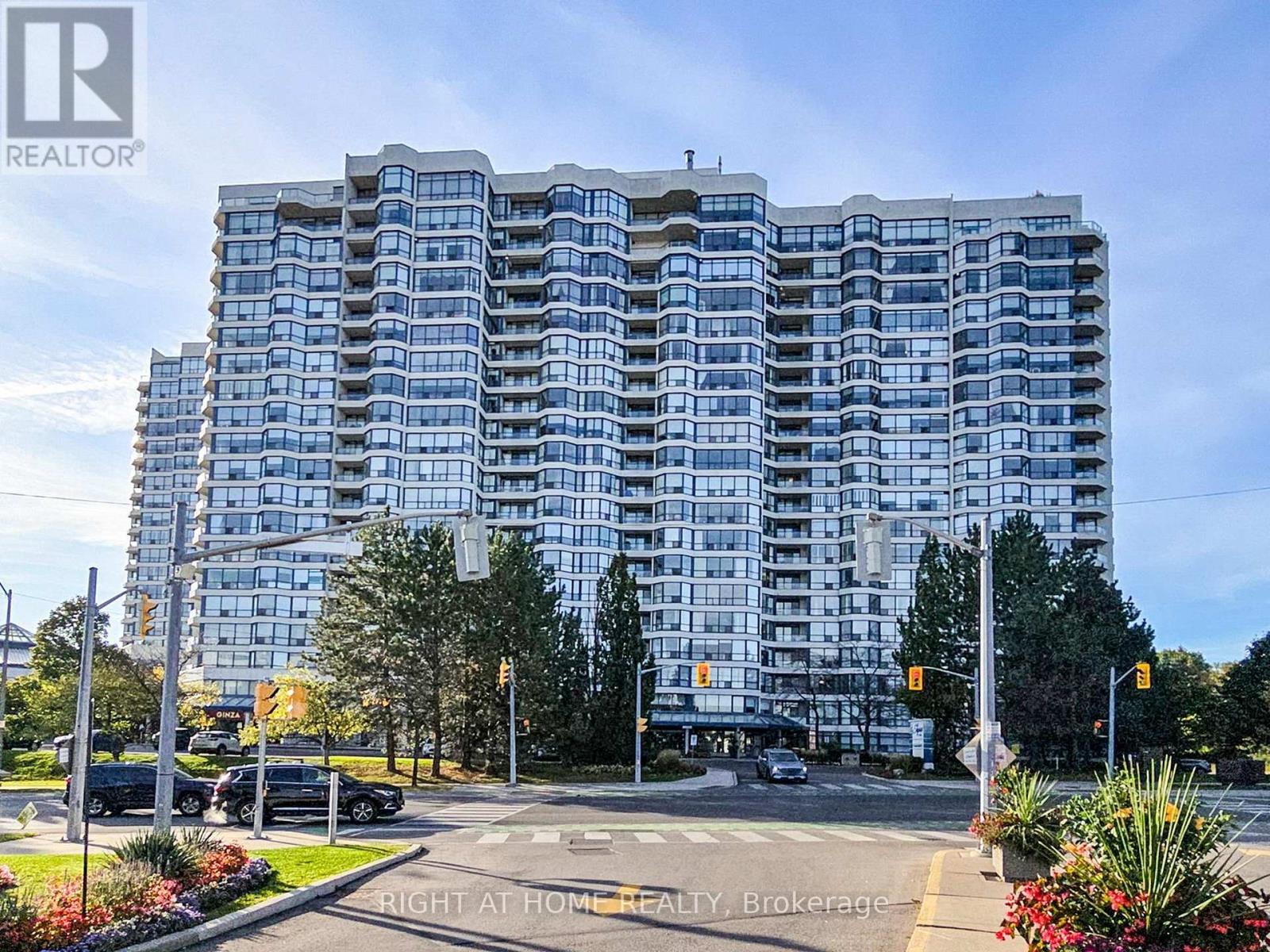 402 - 1 Clark Avenue W, Vaughan (Crestwood-Springfarm-Yorkhill), Ontario  L4J 7Y6 - Photo 3 - N13131908