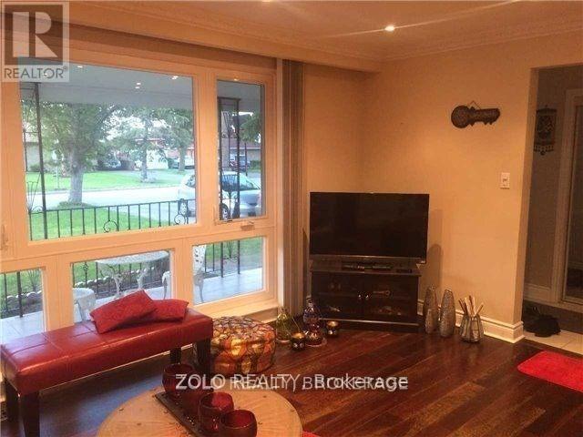 12 Quinby Court, Toronto, Ontario  M9V 2V3 - Photo 11 - W13131920
