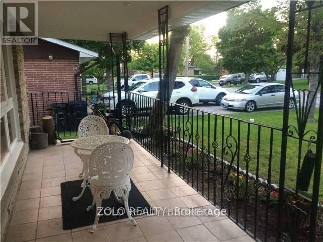 12 Quinby Court, Toronto, Ontario  M9V 2V3 - Photo 3 - W13131920