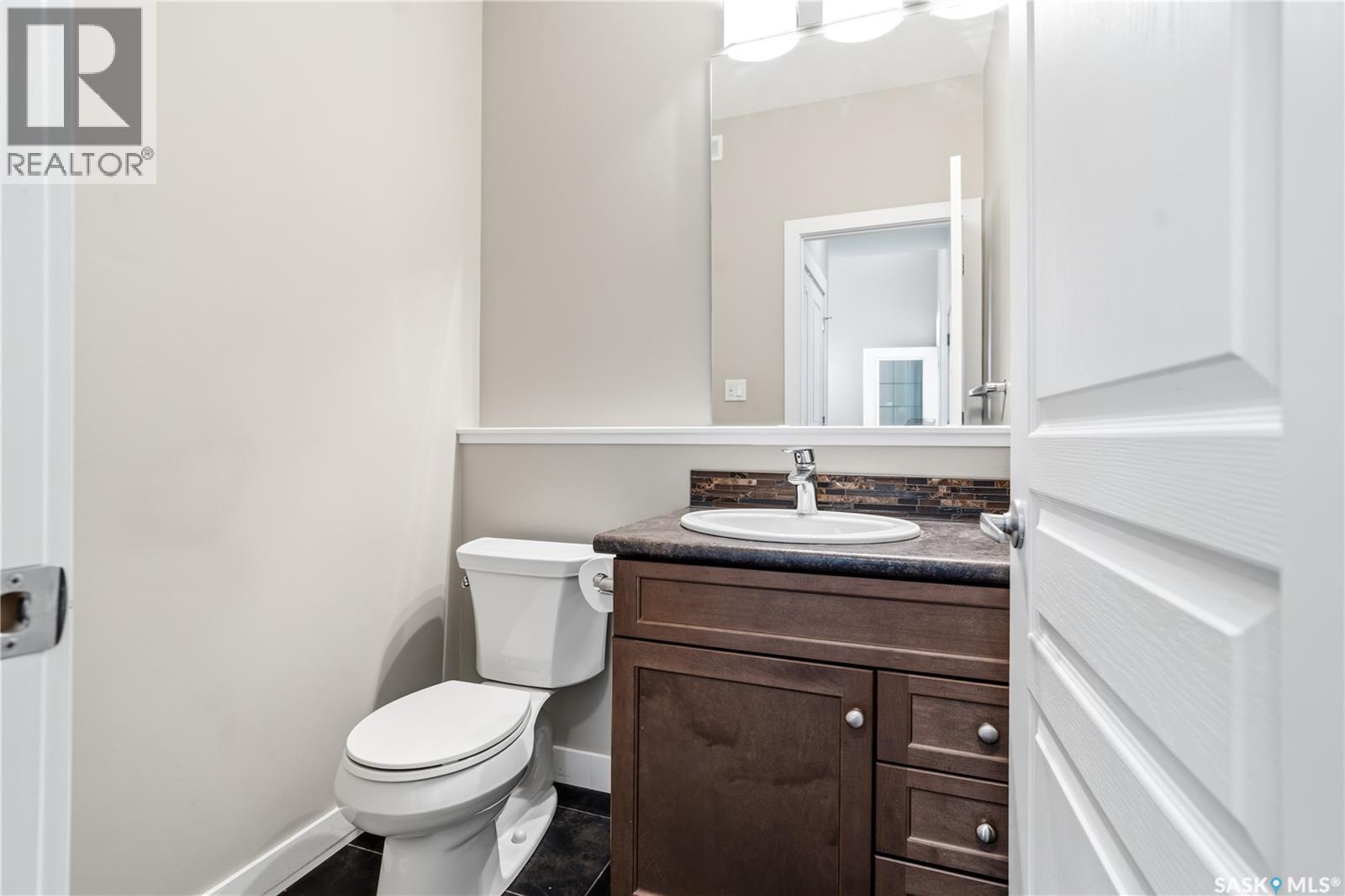 8814 Herman Crescent, Regina, Saskatchewan  S4Y 0B7 - Photo 5 - SK036039