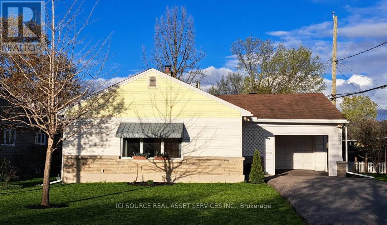 2243 Hillary Avenue, Ottawa, Ontario  K1H 7H7 - Photo 1 - X13131918