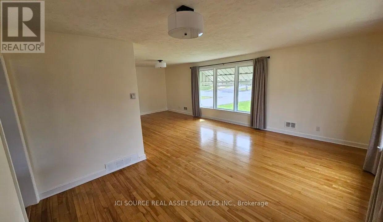 2243 Hillary Avenue, Ottawa, Ontario  K1H 7H7 - Photo 4 - X13131918