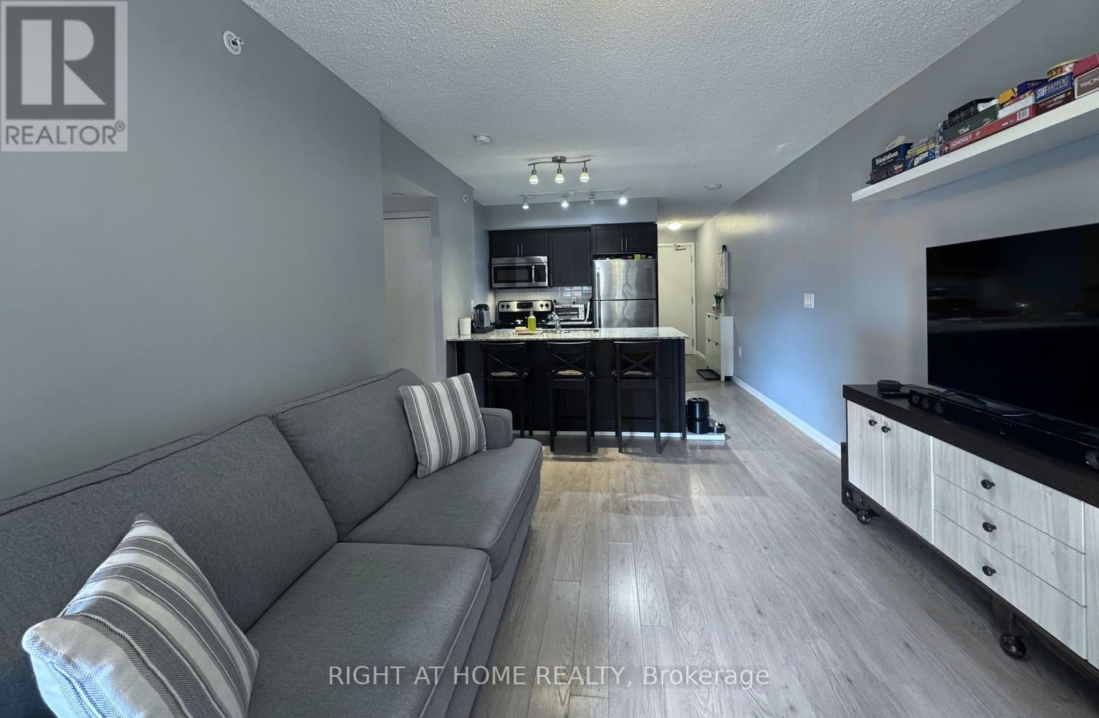 428 - 36 VIA BAGNATO, Toronto, Ontario