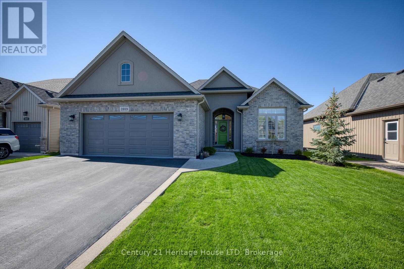 3989 Village Creek Drive, Fort Erie, Ontario  L0S 1S0 - Photo 2 - X13132082