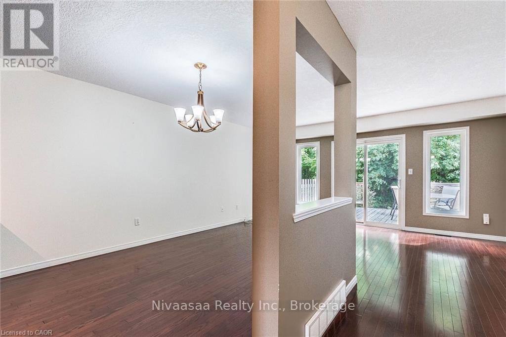 110 Activa Avenue, Waterloo, Ontario  N2E 4K4 - Photo 3 - X13132104