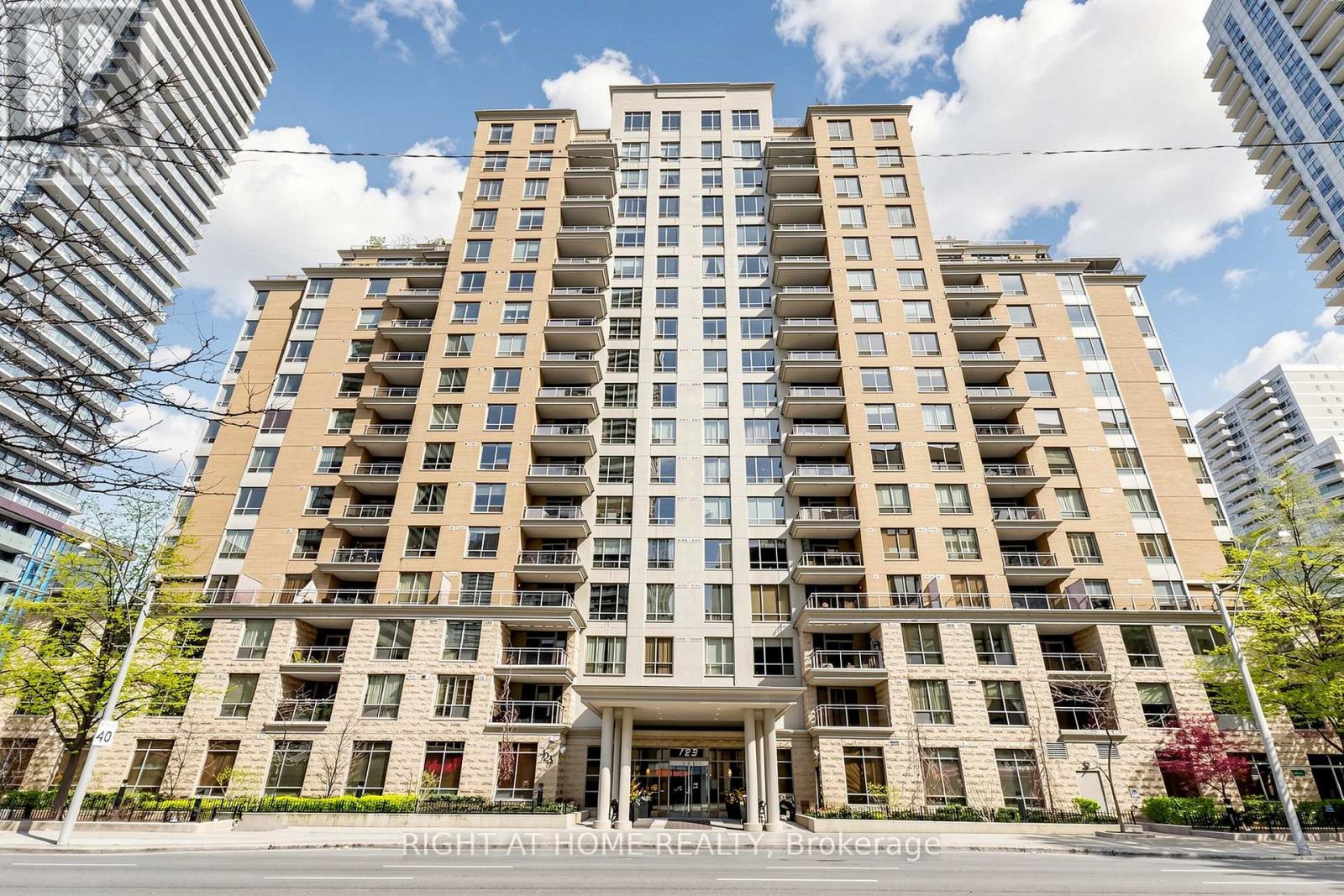 PH4 - 123 EGLINTON AVENUE E, Toronto, Ontario