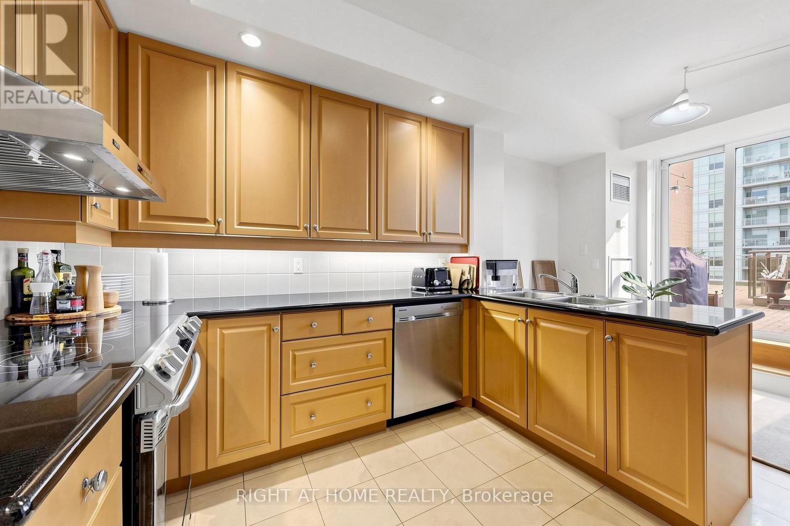 Ph4 - 123 Eglinton Avenue E, Toronto, Ontario  M4P 1J2 - Photo 24 - C13132016