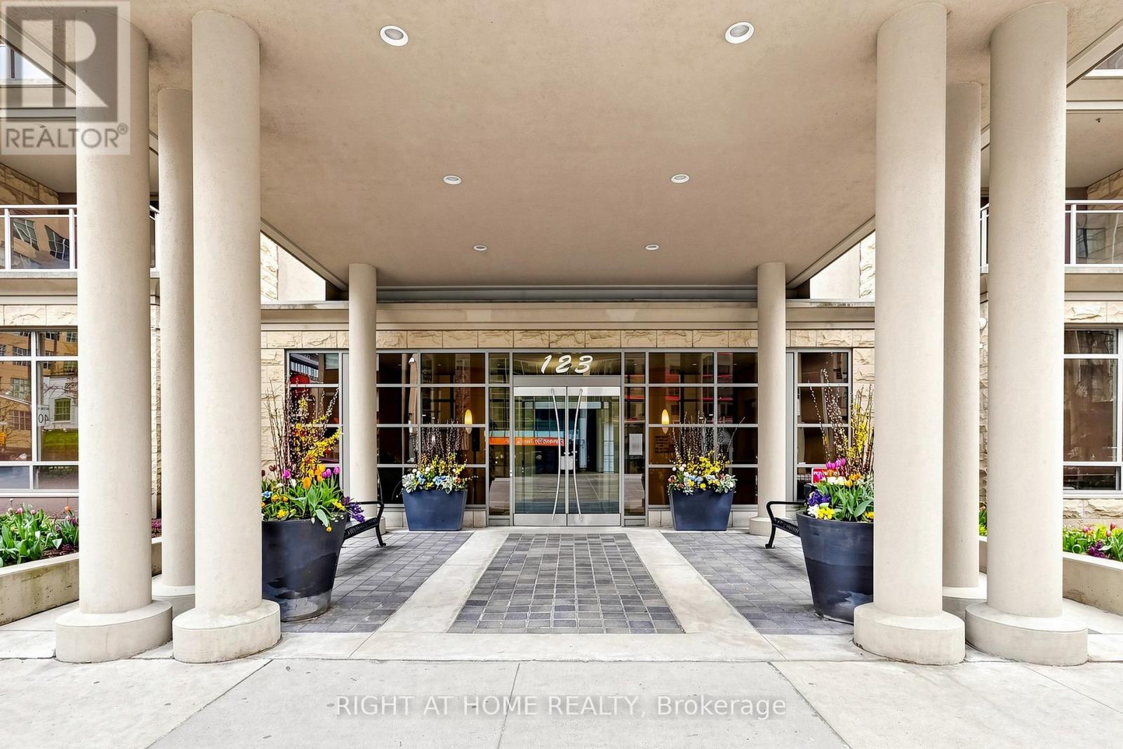 Ph4 - 123 Eglinton Avenue E, Toronto, Ontario  M4P 1J2 - Photo 3 - C13132016