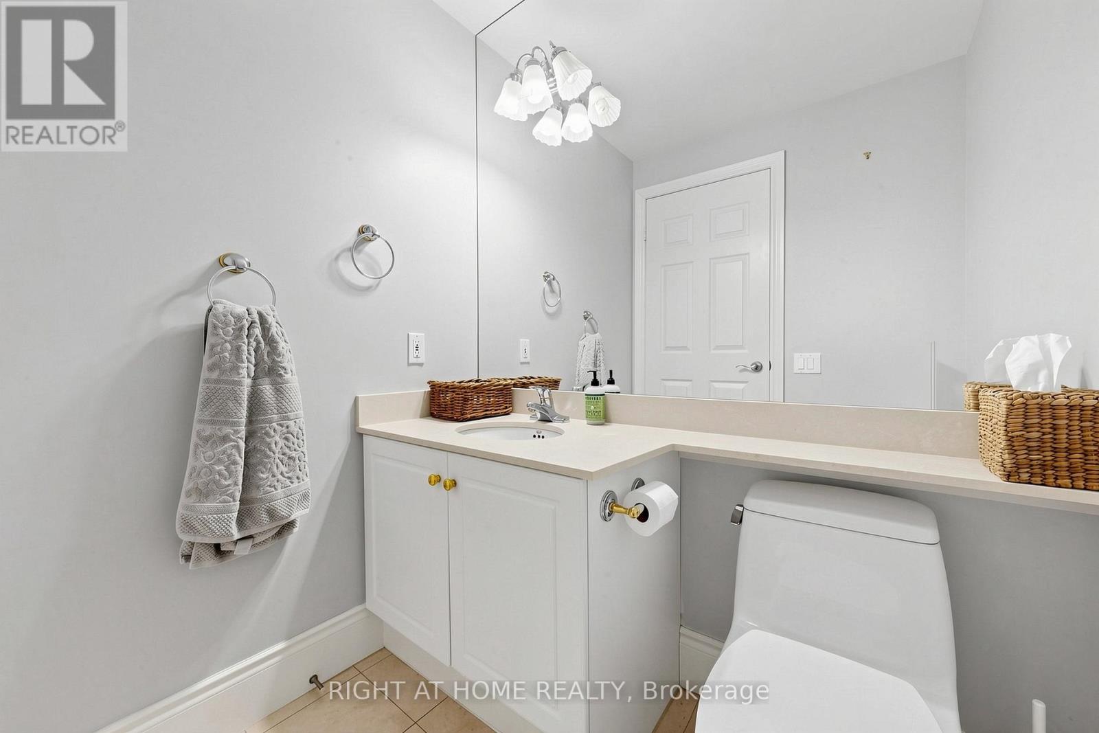 Ph4 - 123 Eglinton Avenue E, Toronto, Ontario  M4P 1J2 - Photo 35 - C13132016