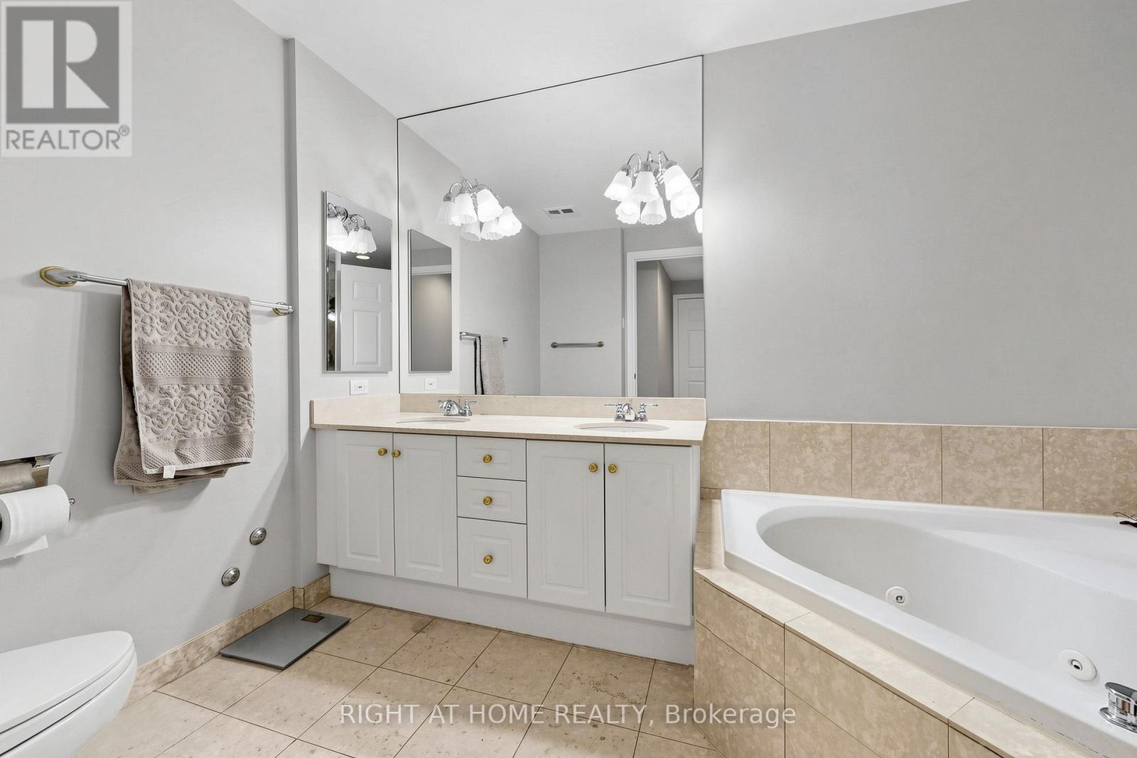 Ph4 - 123 Eglinton Avenue E, Toronto, Ontario  M4P 1J2 - Photo 42 - C13132016