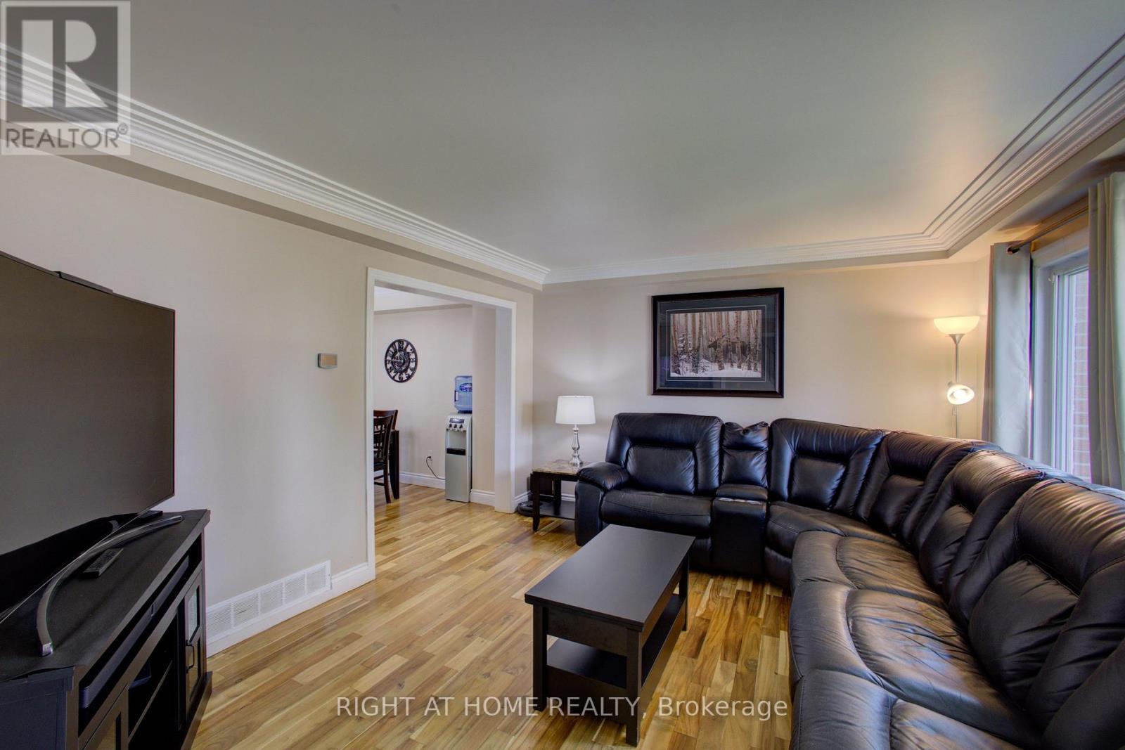 3 Newton Drive, Orangeville, Ontario  L9W 3E3 - Photo 4 - W13132028