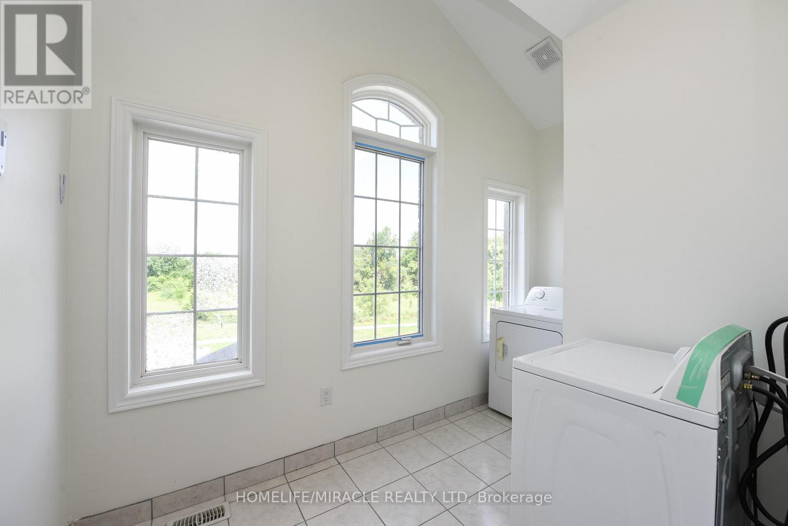 418 Royal West Drive, Brampton, Ontario  L6X 5K1 - Photo 10 - W13132092
