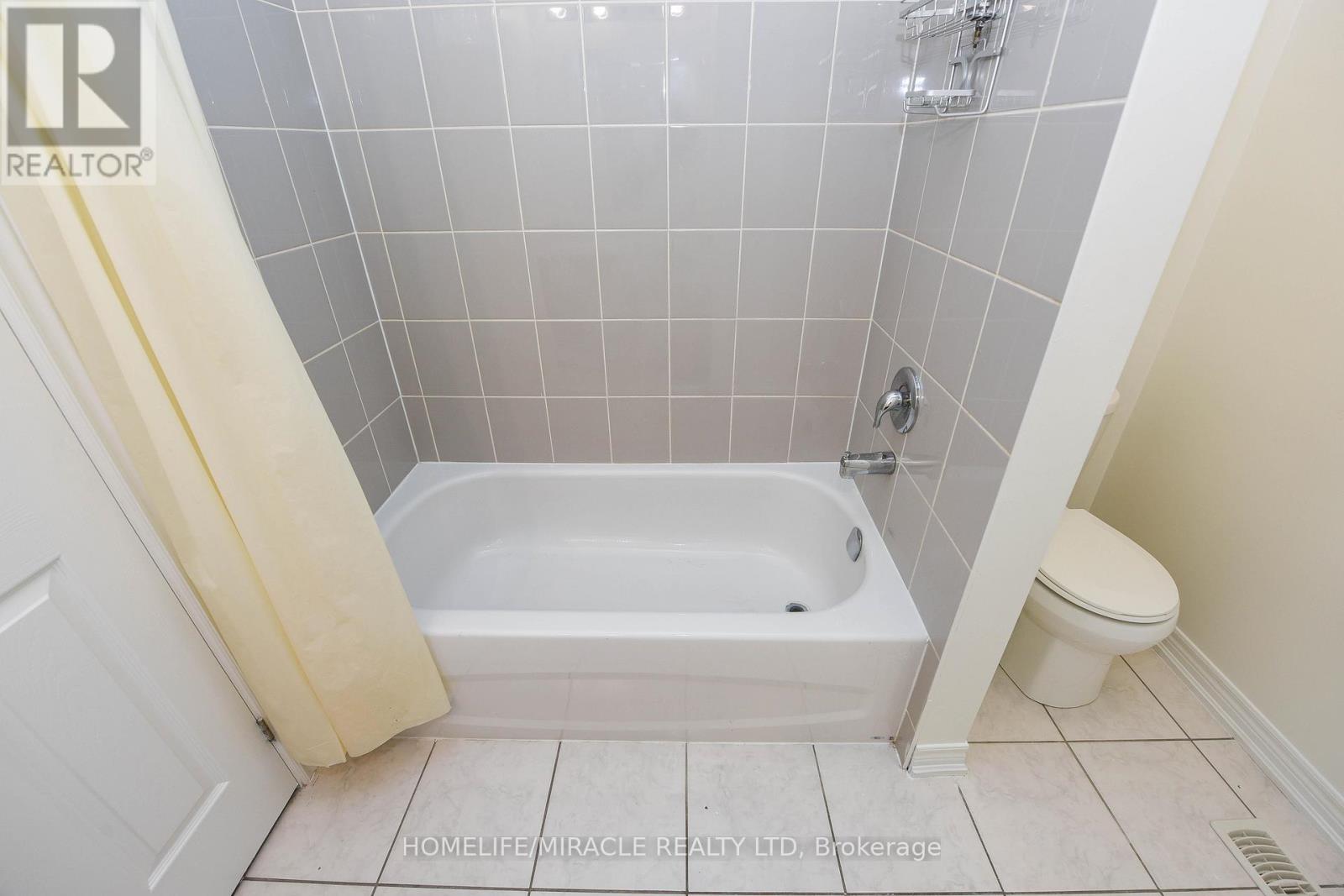 418 Royal West Drive, Brampton, Ontario  L6X 5K1 - Photo 13 - W13132092