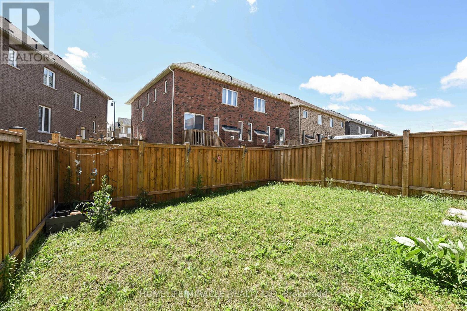 418 Royal West Drive, Brampton, Ontario  L6X 5K1 - Photo 4 - W13132092