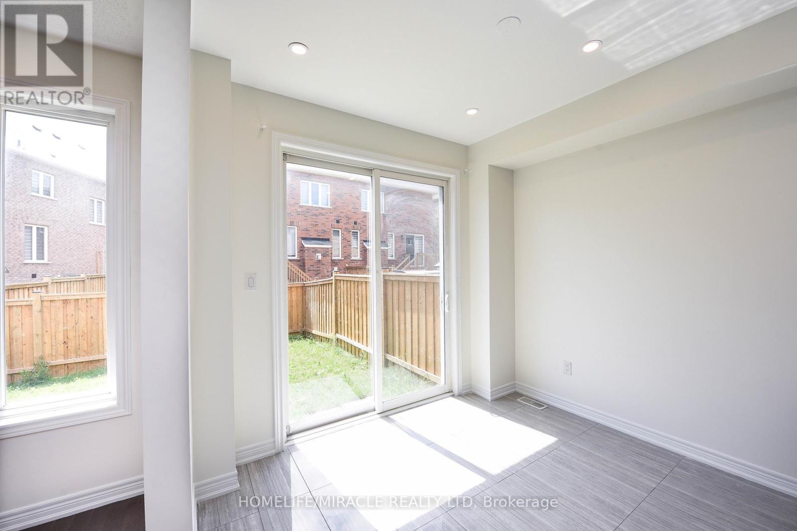 418 Royal West Drive, Brampton, Ontario  L6X 5K1 - Photo 9 - W13132092