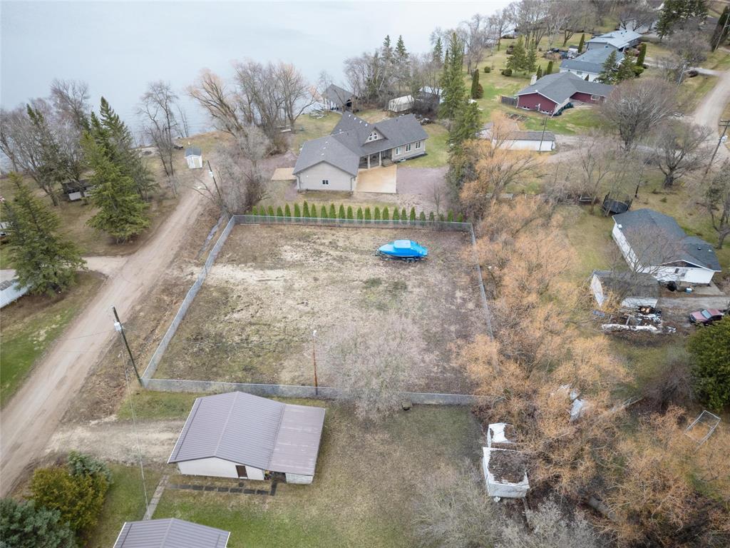 24 Marion Parks Drive, Lac Du Bonnet, Manitoba  R0E 1A0 - Photo 2 - 202610049