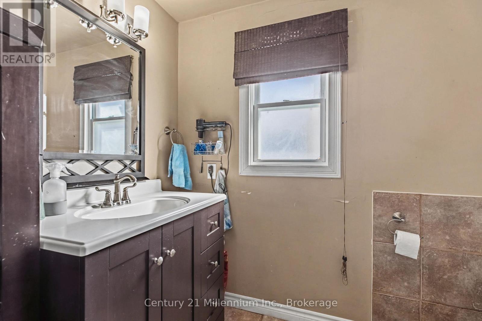 15 Ellen Street, Grey Highlands, Ontario  N0C 1E0 - Photo 17 - X12853390