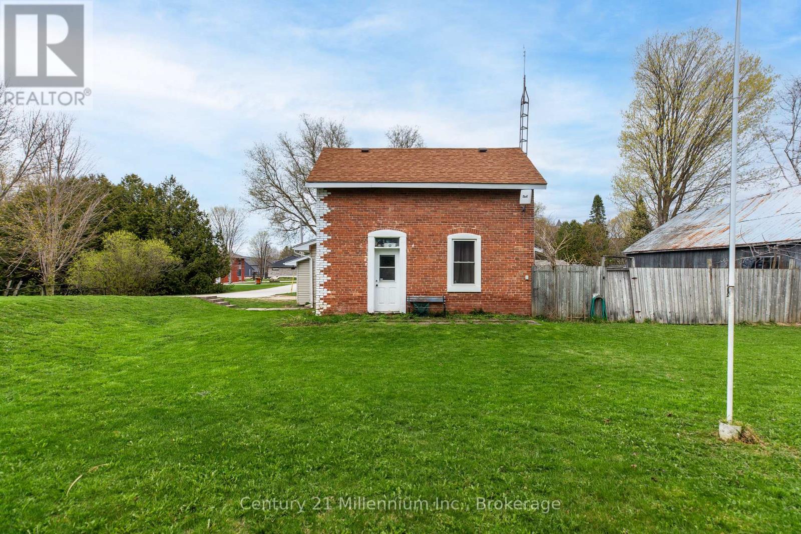 15 Ellen Street, Grey Highlands, Ontario  N0C 1E0 - Photo 3 - X12853390