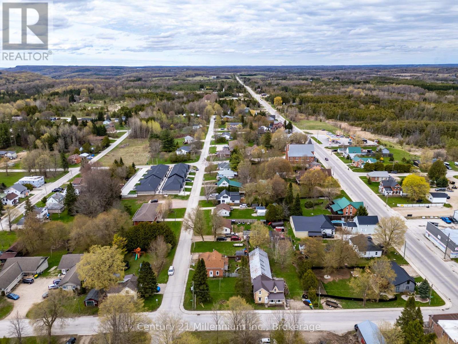 15 Ellen Street, Grey Highlands, Ontario  N0C 1E0 - Photo 4 - X12853390
