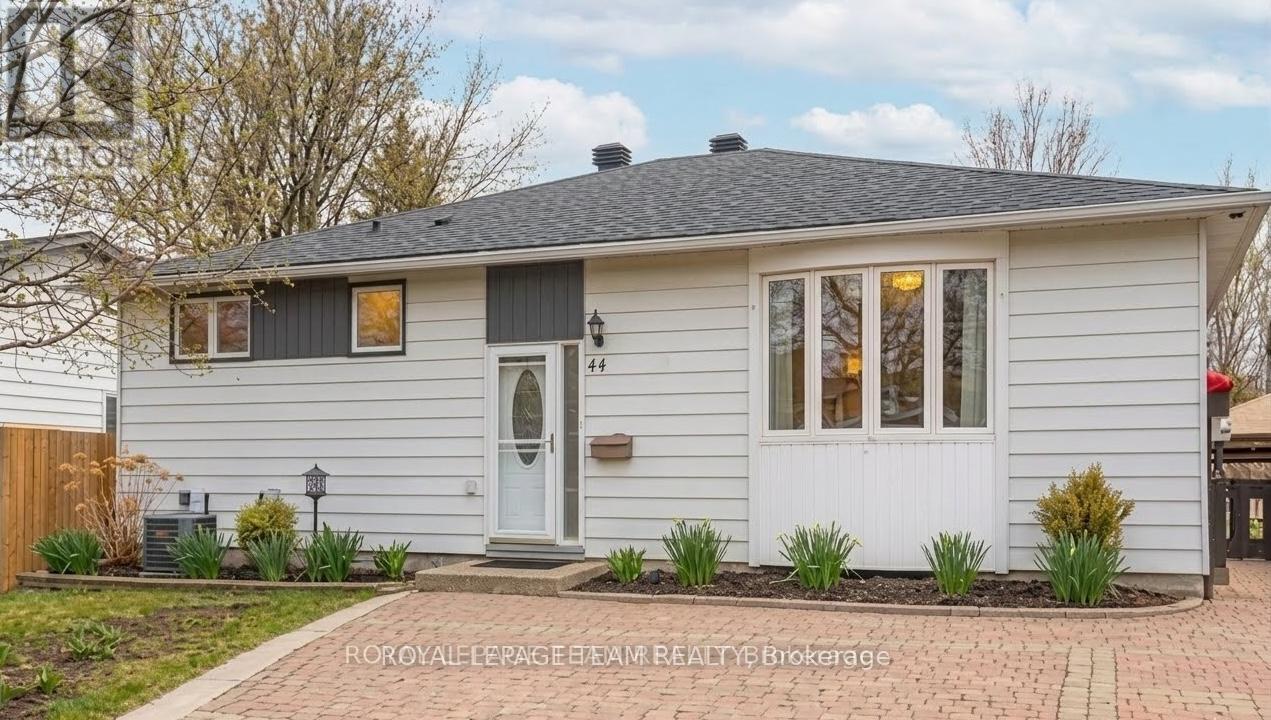 44 BALLANTRAE WAY, Ottawa, Ontario