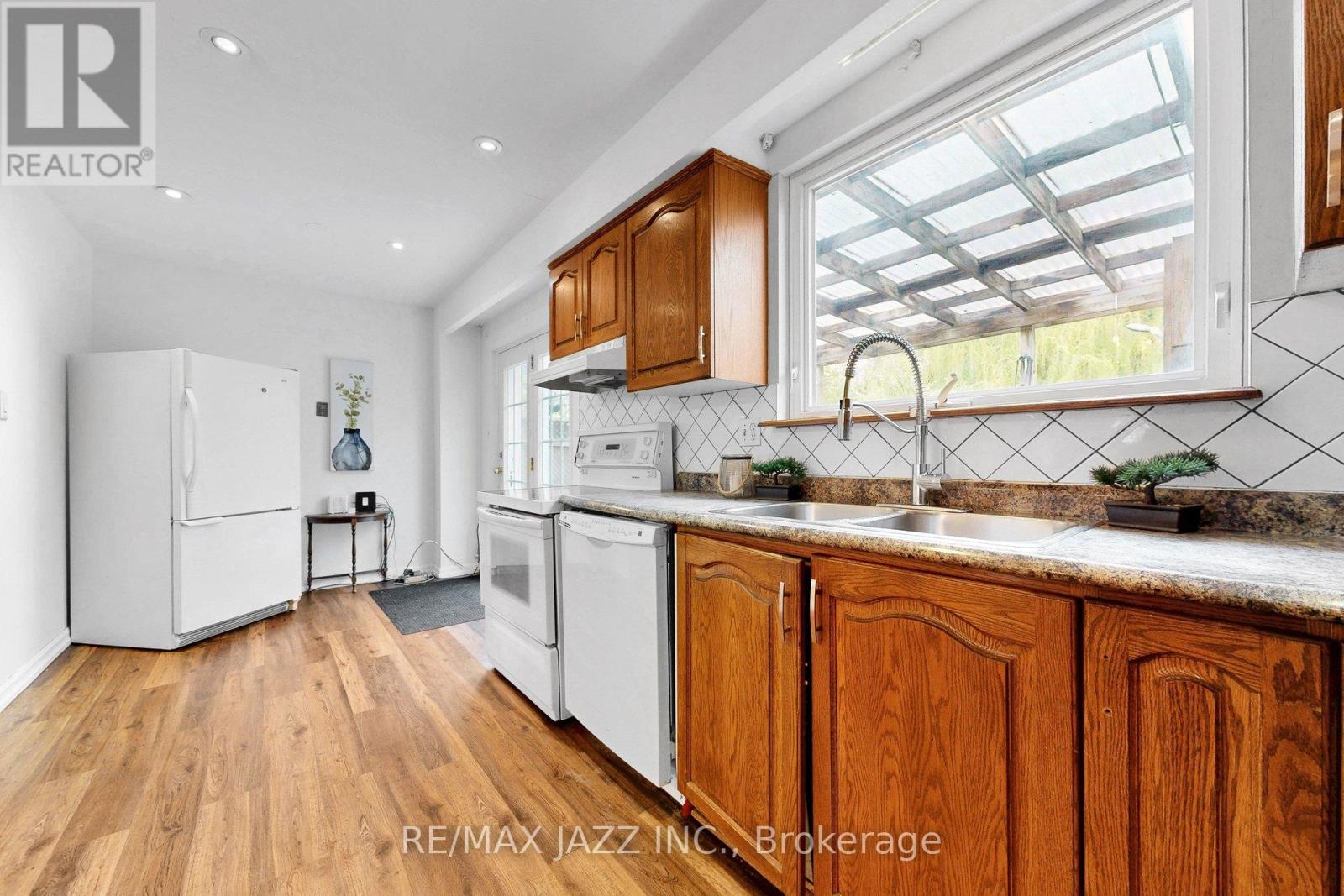 1947 Bonnymede Drive, Mississauga, Ontario  L5J 1E4 - Photo 11 - W13132292