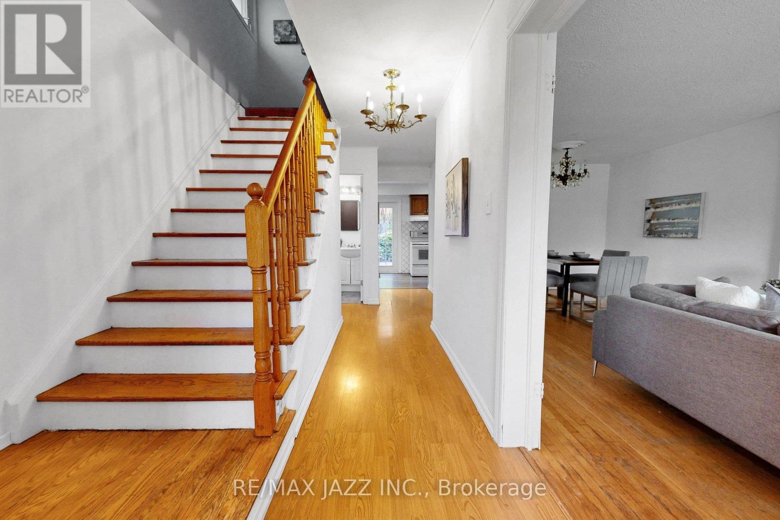 1947 Bonnymede Drive, Mississauga, Ontario  L5J 1E4 - Photo 4 - W13132292