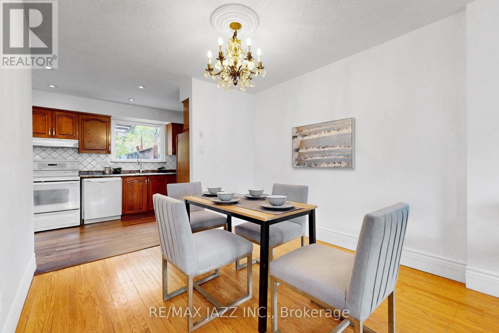 1947 Bonnymede Drive, Mississauga, Ontario  L5J 1E4 - Photo 7 - W13132292