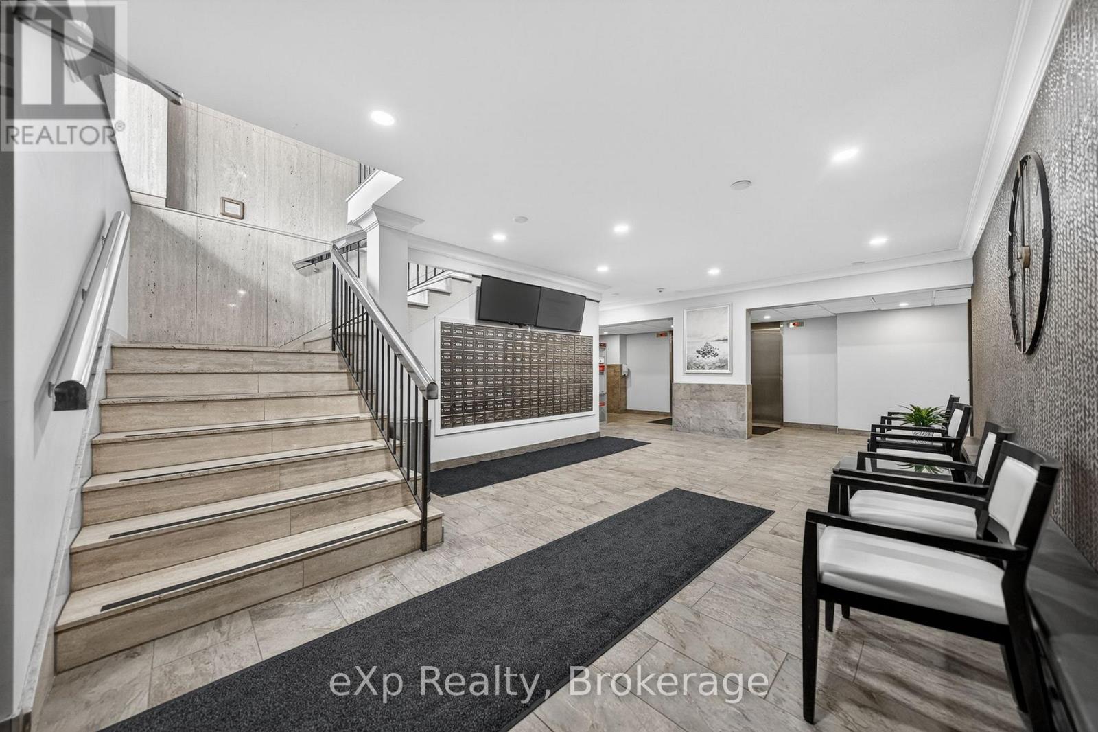 408 - 19 Woodlawn Road E, Guelph, Ontario  N1H 7B1 - Photo 2 - X13132246