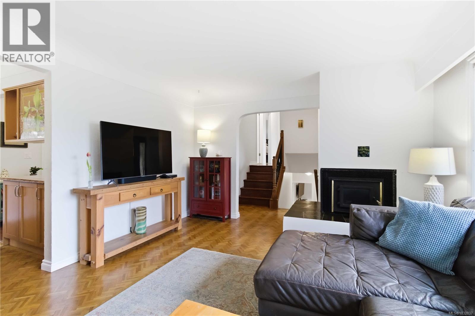 751 Cameo St, Saanich, British Columbia  V8X 3R9 - Photo 6 - 1032837